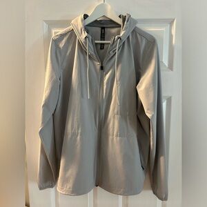 Vuori women’s trainer shell platinum xl